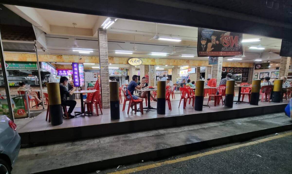 Bedok Chai Chee Coffeeshop Stalls, Many HDB blocks within 5 minutes walking distance.