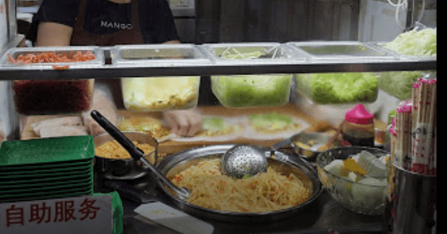 Yishun🏠 Surrounded by HDBs, residential flats, schools🏫 🛍️ Located next to wet market and shops 👬 Crowded whole day, high foot fall Already have western, fish soup, muslim, vegetarian, mixed veg rice, roasted delight, prawn mee. 📍 裕廊西咖啡店咖啡店 🏠 周