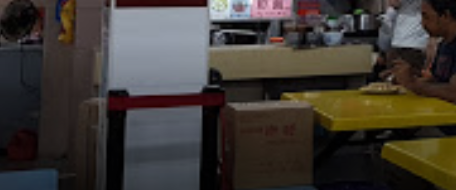 咖啡店周围有很多商店，工厂，超市，巴杀等等.....。