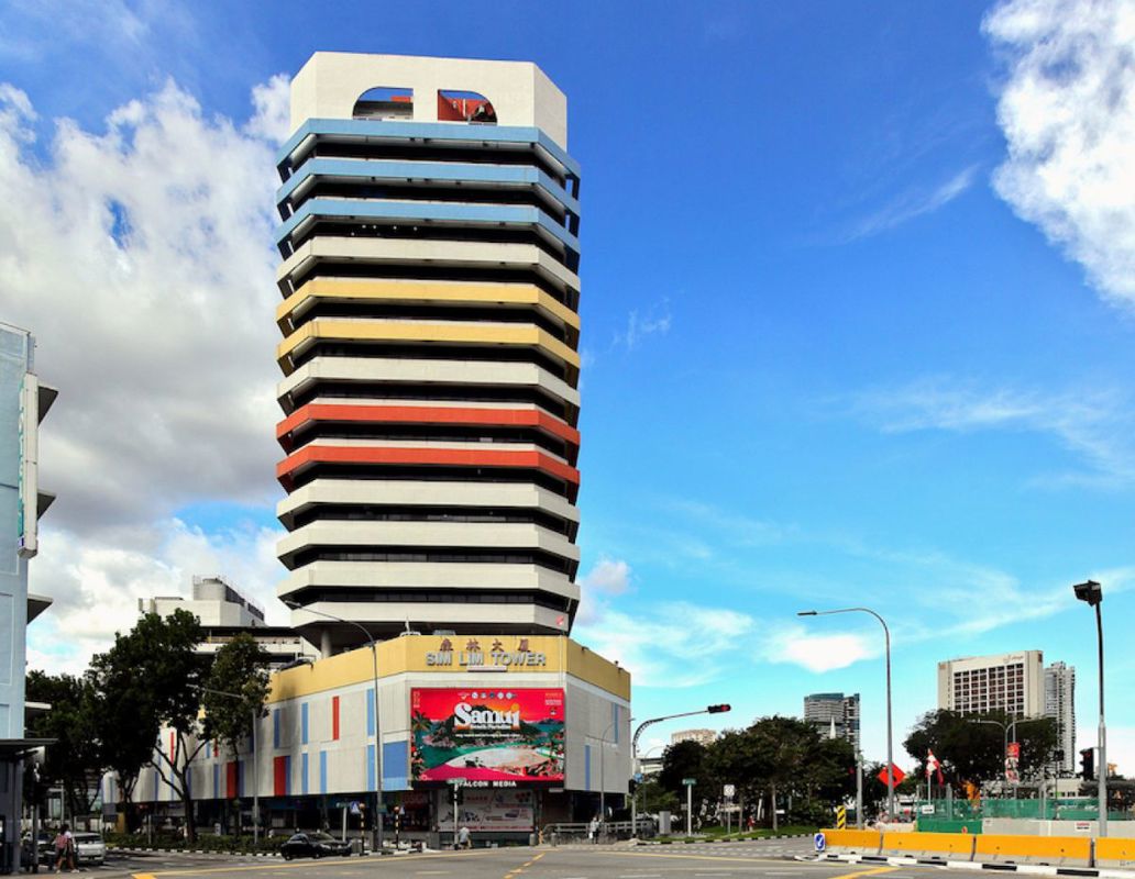 🚘 Ample convenient parking 💵 Affordable rental 🍲 Looking for roasted delights, prawn noodles, bak kut teh, mookata, mala, chinese cuisine. Great for family dining concept. 🎉 红山/中峇鲁食堂招租🎉 📍 地点红山/中峇鲁 ☕️ 可开24小时