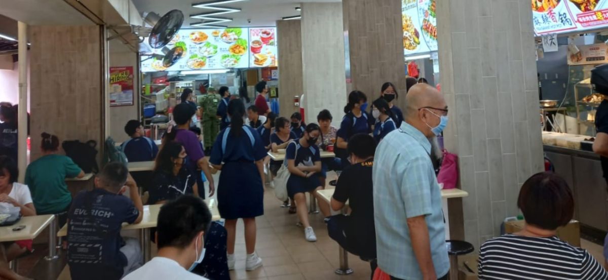 644 Hougang Zi Char and half stall for lease 