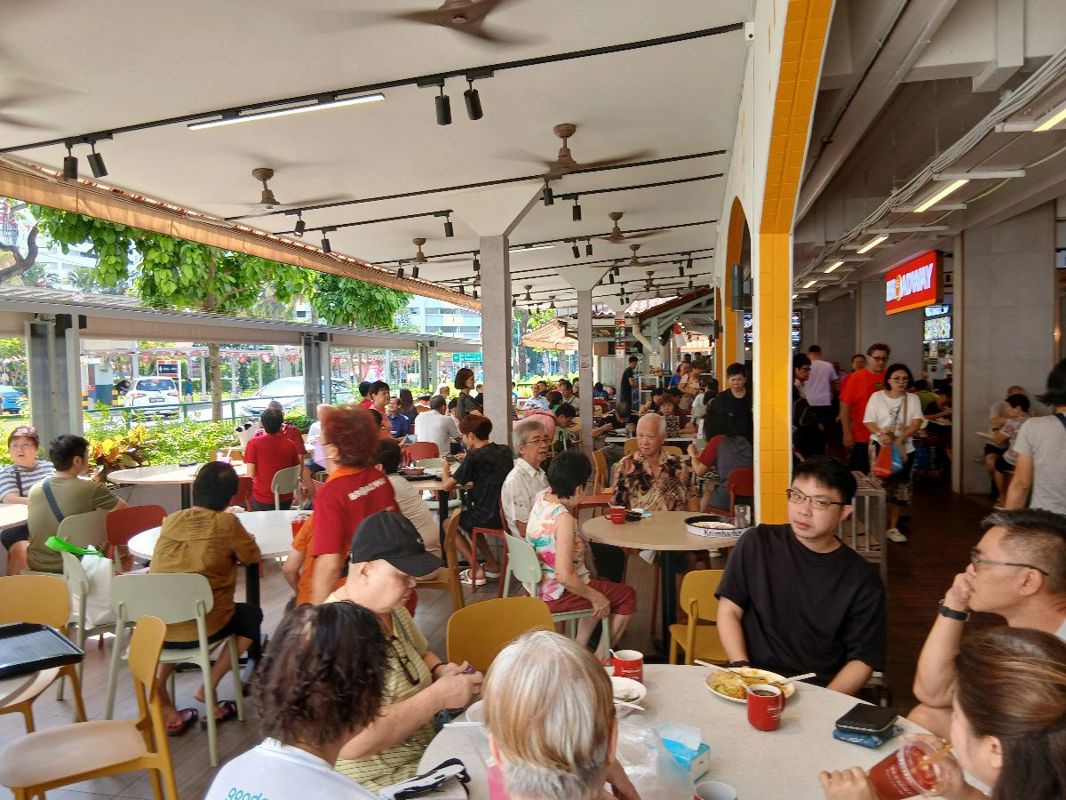 Newly renovated 682 Hougang coffeeshop stall for rent 