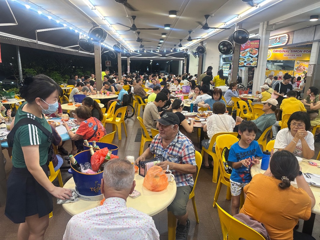 ROAST DUCK/ CHAR SIEW/ CHICKEN RICE STALL AT BEDOK CENTRAL COFFEESHOP WITH BIGGEST ORA