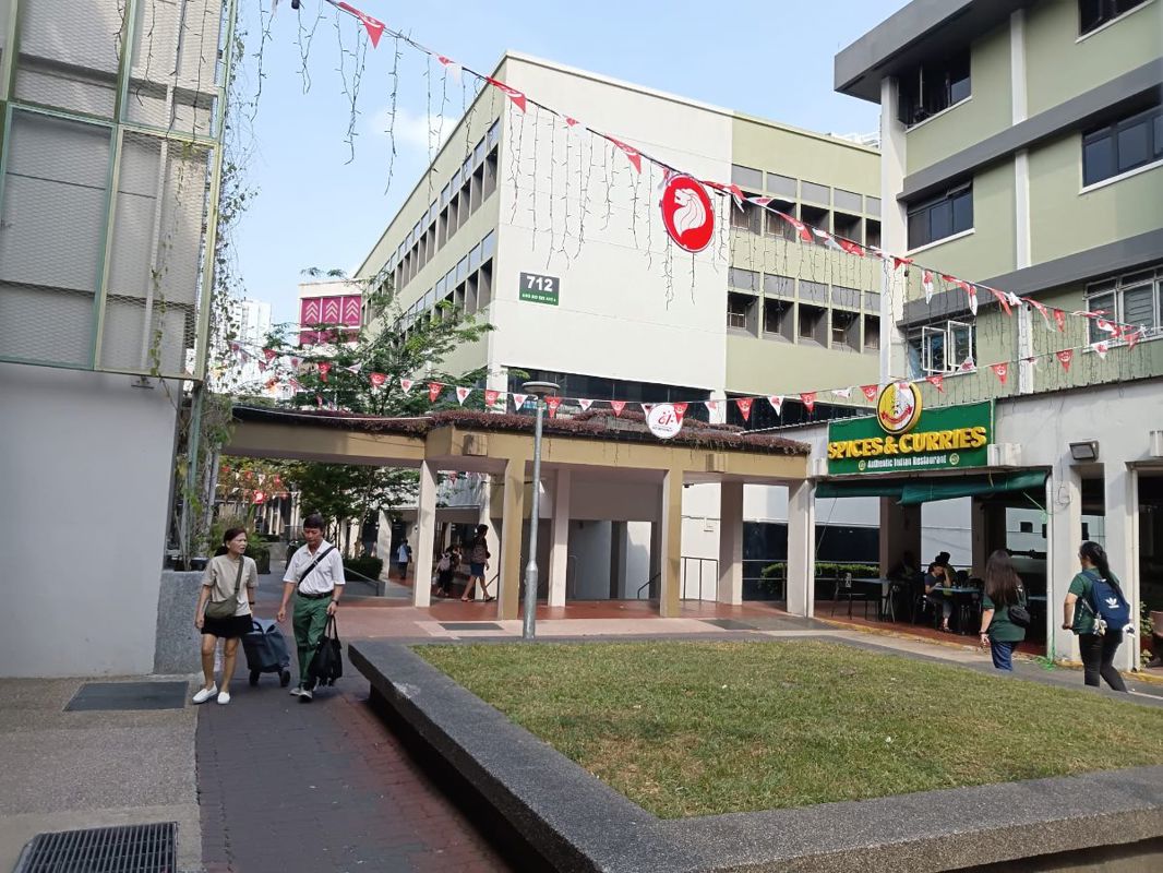  Food Stall at Ang Mo Kio Central. Next to AMK HUB, NTUC, DBS, Macdonald.  High Footfall and Very Good Location!
