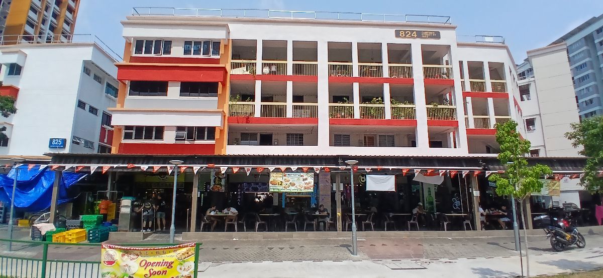 824 Tampines  half food stall for rent 