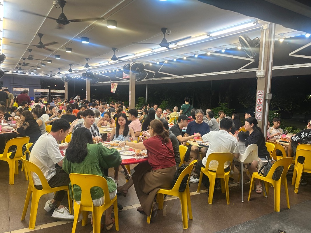 Bedok central Coffeeshop looking for Zi char takeover. 