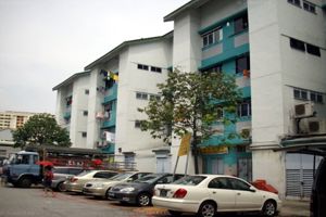 Eunos 厨房器具：齐全 (kitchen equipment included) 可以用来做面档生意 (welcome noodle stall) 优势：（Advantages:） 黄金地段：位于驾校隔壁，客流量大，人气旺盛 （Prime location: Located at opposite of Driving Center with high foot traffic and popularity） 租金优惠：价格实惠，性价比高 ,不用购买任何厨房设备，Affordable ren