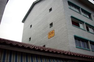 🕙 7 days footfall (Lunch & Dinner peaks) / 一周 7 天营业，涵盖周边办公人群及住户，午餐与晚餐高峰客流均衡 🧹 Gas & Exhaust Included / 水电气油烟机设备一应俱全 💰 $5800 prime rent includes dishwashing / 租金 + 洗碗费全包 $5800