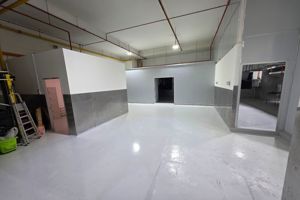 中央厨房制造业执照180平转让Central kitchen manufacturing license, 180 square meters, for sale.